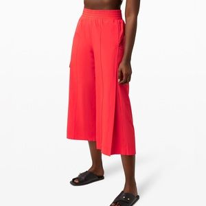 Lululemon Wanderer Culotte- Carnation Red- Size 4